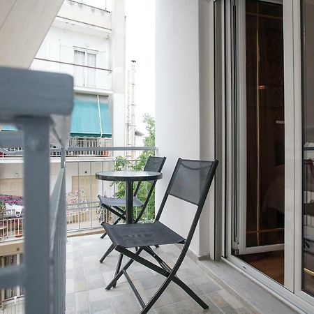 Pretty Rooms In Gold And Blue Apartment In Safe Central Area Athen Exterior foto