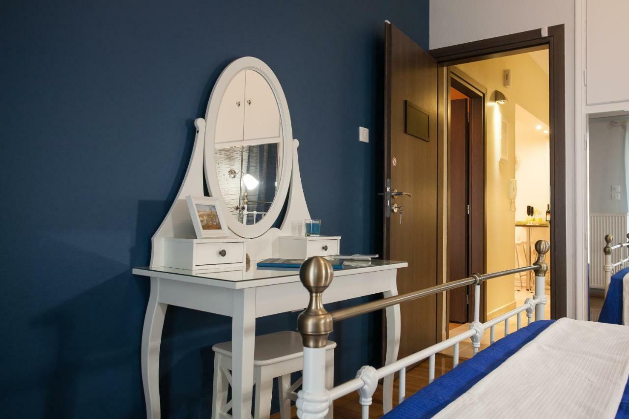 Pretty Rooms In Gold And Blue Apartment In Safe Central Area Athen Exterior foto