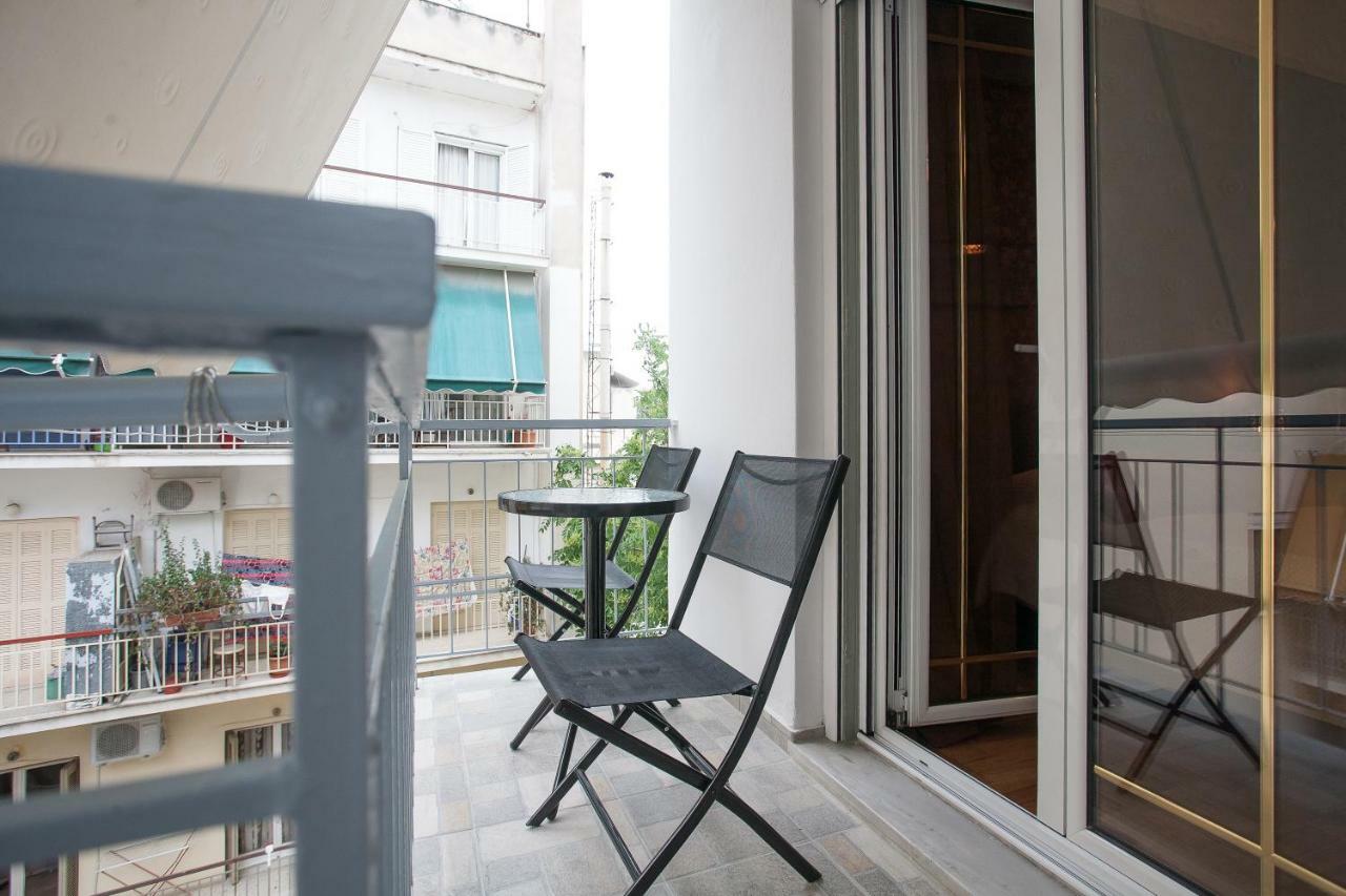 Pretty Rooms In Gold And Blue Apartment In Safe Central Area Athen Exterior foto
