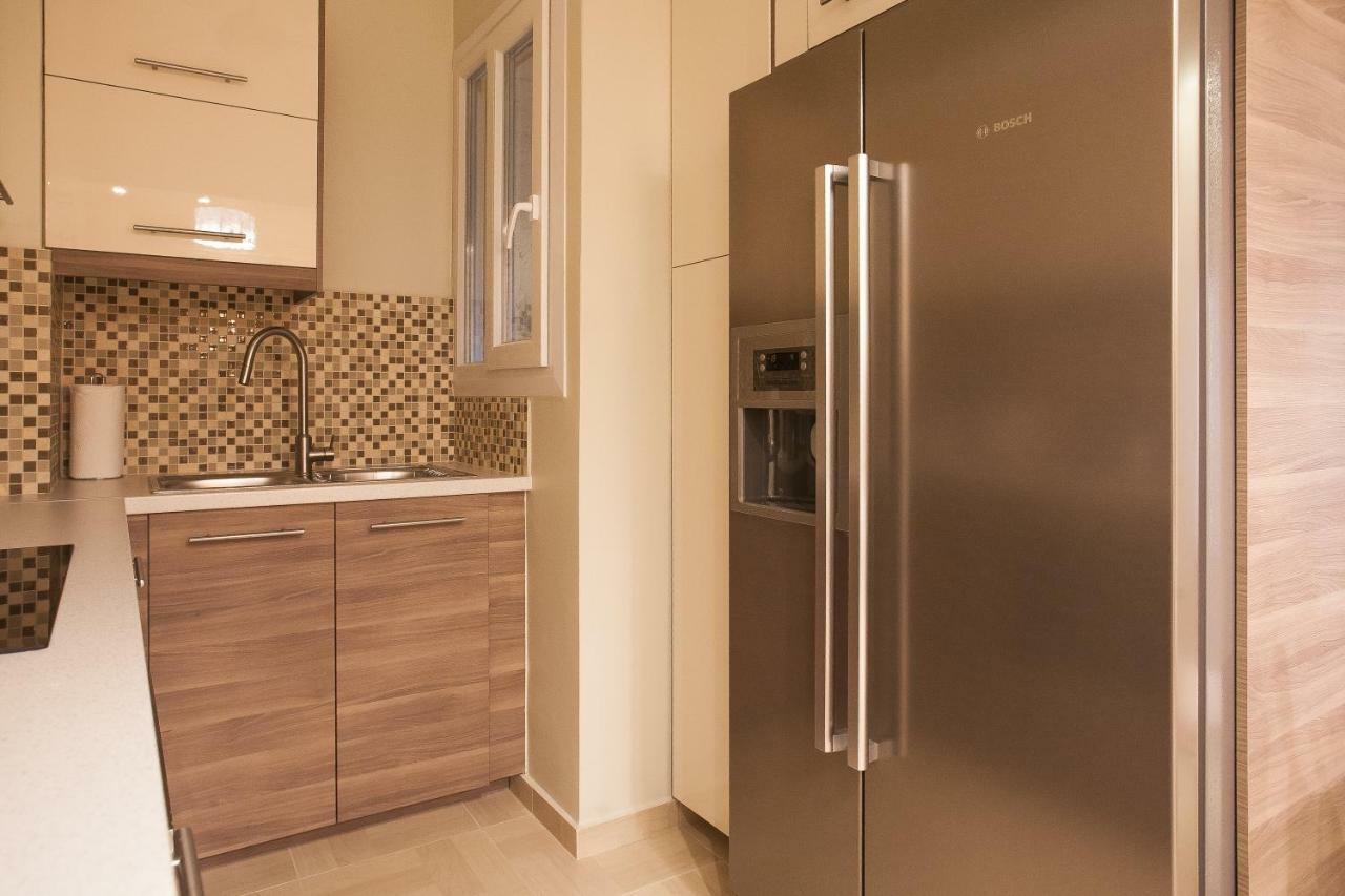 Pretty Rooms In Gold And Blue Apartment In Safe Central Area Athen Exterior foto