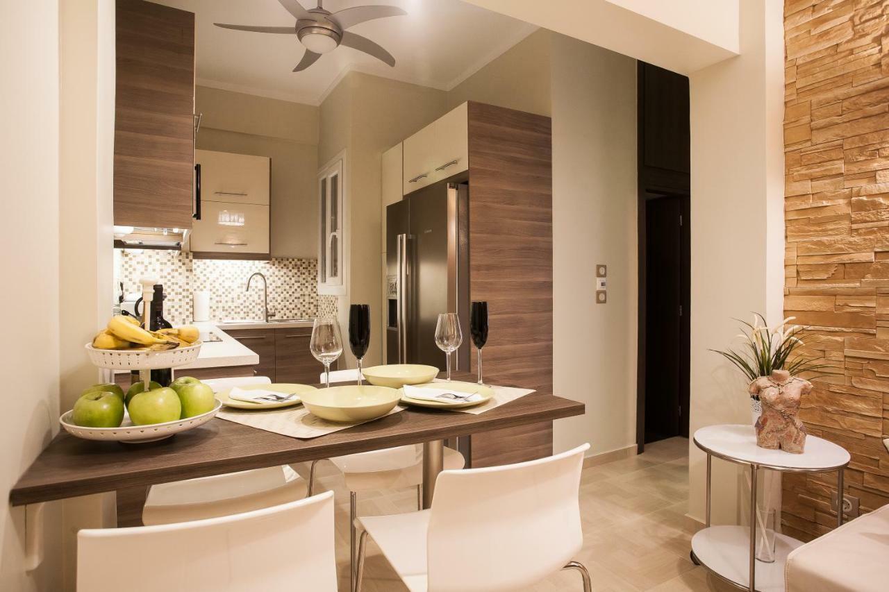 Pretty Rooms In Gold And Blue Apartment In Safe Central Area Athen Exterior foto